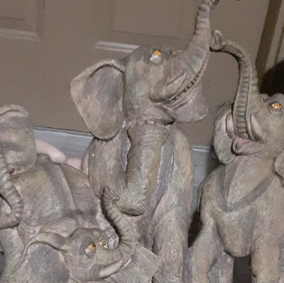 elephant figurine - Picture 2 of 4